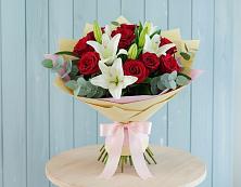 Букет цветов из:  Лилии и Розы в Сылва