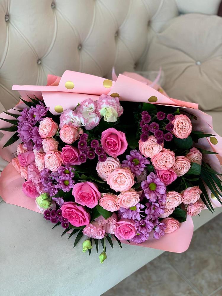 Букет цветов из: Хризантемы, Розы и Лизиантусы в Сылва