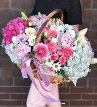 Цветочная композиция из Розы, Хризантемы, Пионы и Лизиантусы в корзине #REPLACE_PRED# Сылва