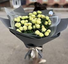 Букет Белые кустовые розы Солинеро в Сылва