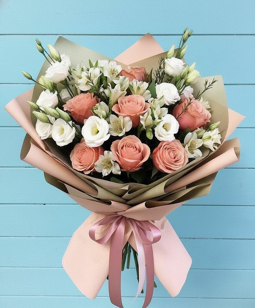 Букет цветов из: Розы, Альстромерии и Лизиантусы в Сылва