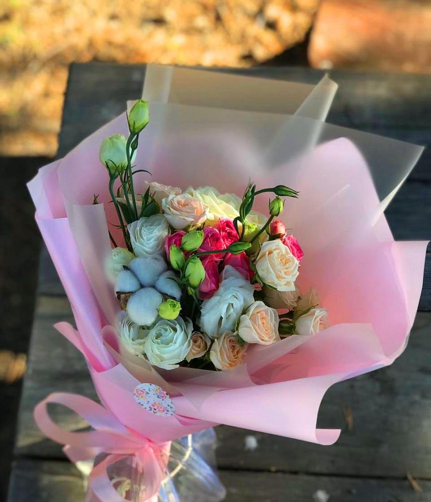 Букет цветов из: Розы и Лизиантусы в Сылва