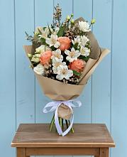 Букет цветов из:  Альстромерии, Лизиантусы, Розы и Хризантемы #REPLACE_PRED# Сылва