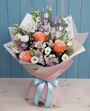 Букет цветов из:  Лизиантусы, Розы, Альстромерии и Гипсофила в Сылва