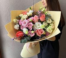 Букет цветов из:  Розы, Лизиантусы и Гвоздики #REPLACE_PRED# Сылва