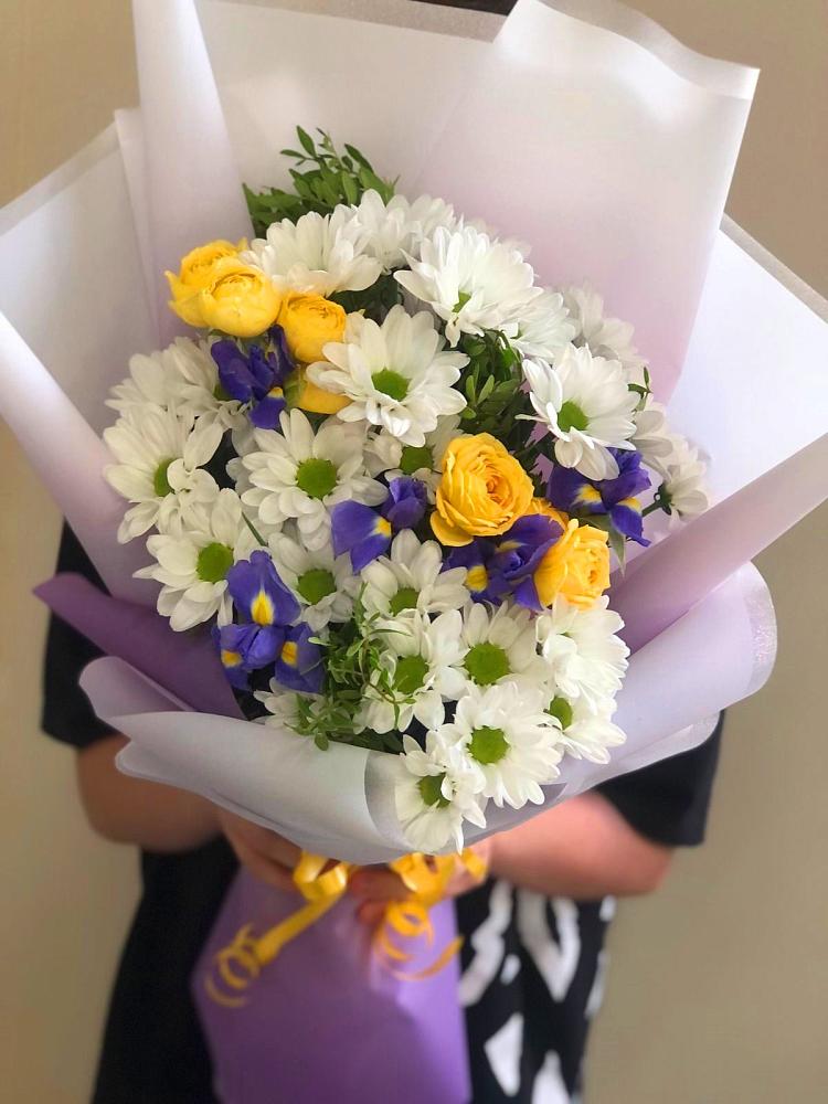 Букет цветов из: Ирисы, Хризантемы и Розы в Сылва