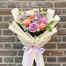 Букет цветов из:  Лизиантусы и Розы в Сылва