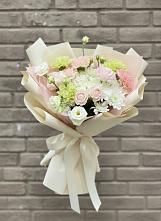Букет цветов из:  Гвоздики, Розы, Лизиантусы и Хризантемы в Сылва