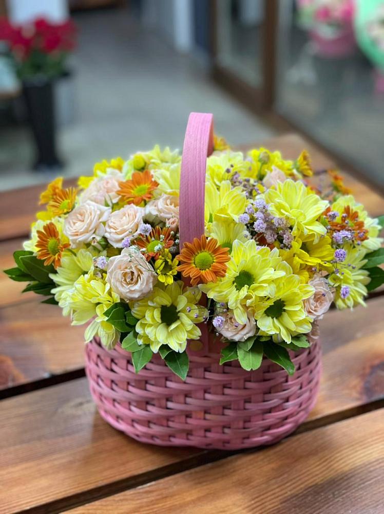 Цветочная композиция из Хризантемы и Розы в корзине в Сылва