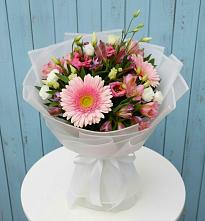 Букет цветов из:  Герберы, Альстромерии и Лизиантусы #REPLACE_PRED# Сылва