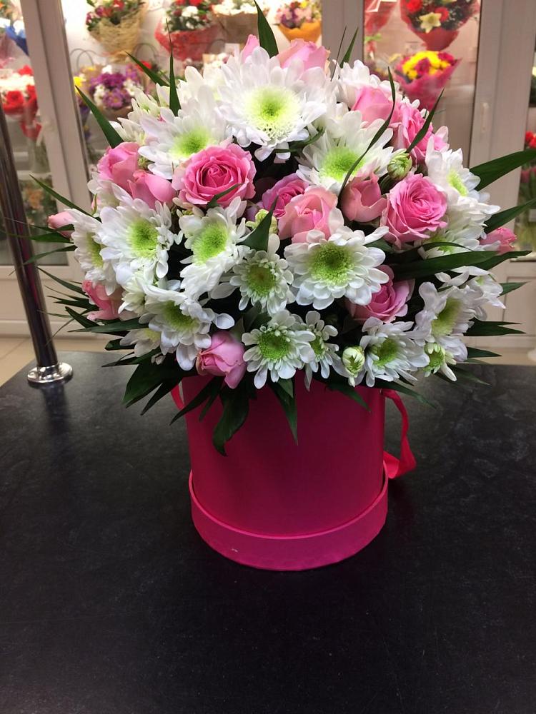 Цветочная композиция из Розы и Хризантемы в шляпной коробке в Сылва