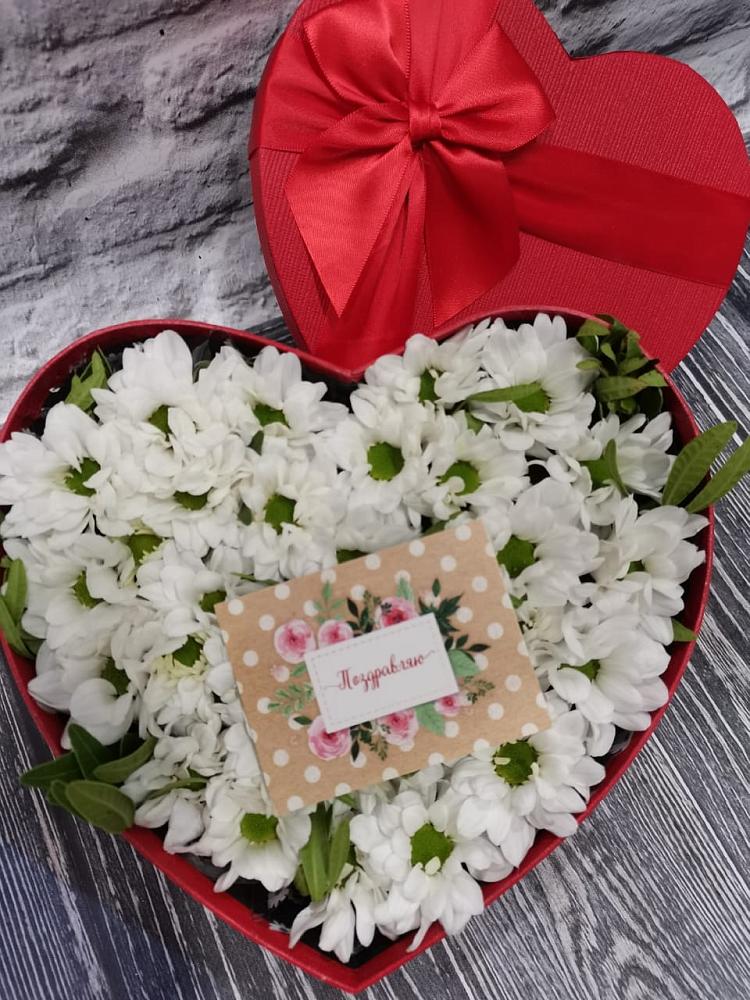 Цветочная композиция из Хризантемы в виде сердца в Сылва